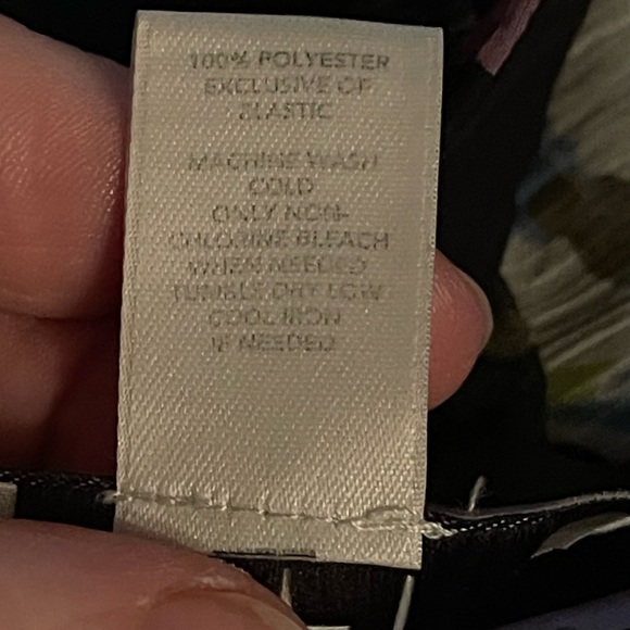 Gorgeous semi-sheer floral blouse - Picture 8 of 8